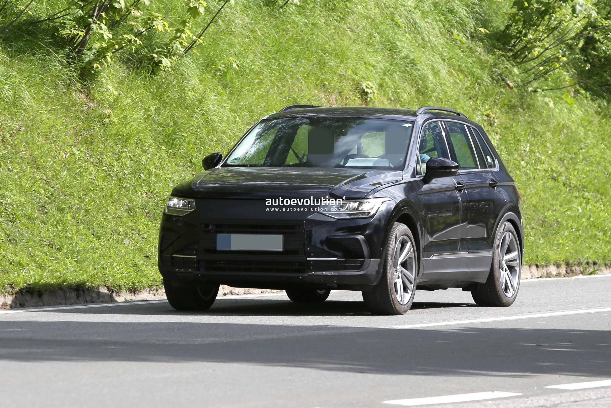2025 Vw Tiguan Spied With Closed Off Grille Everything About It Says