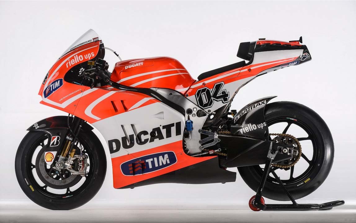 2103 MotoGP Max Biaggi Test Rides Ben Spies Ducati 