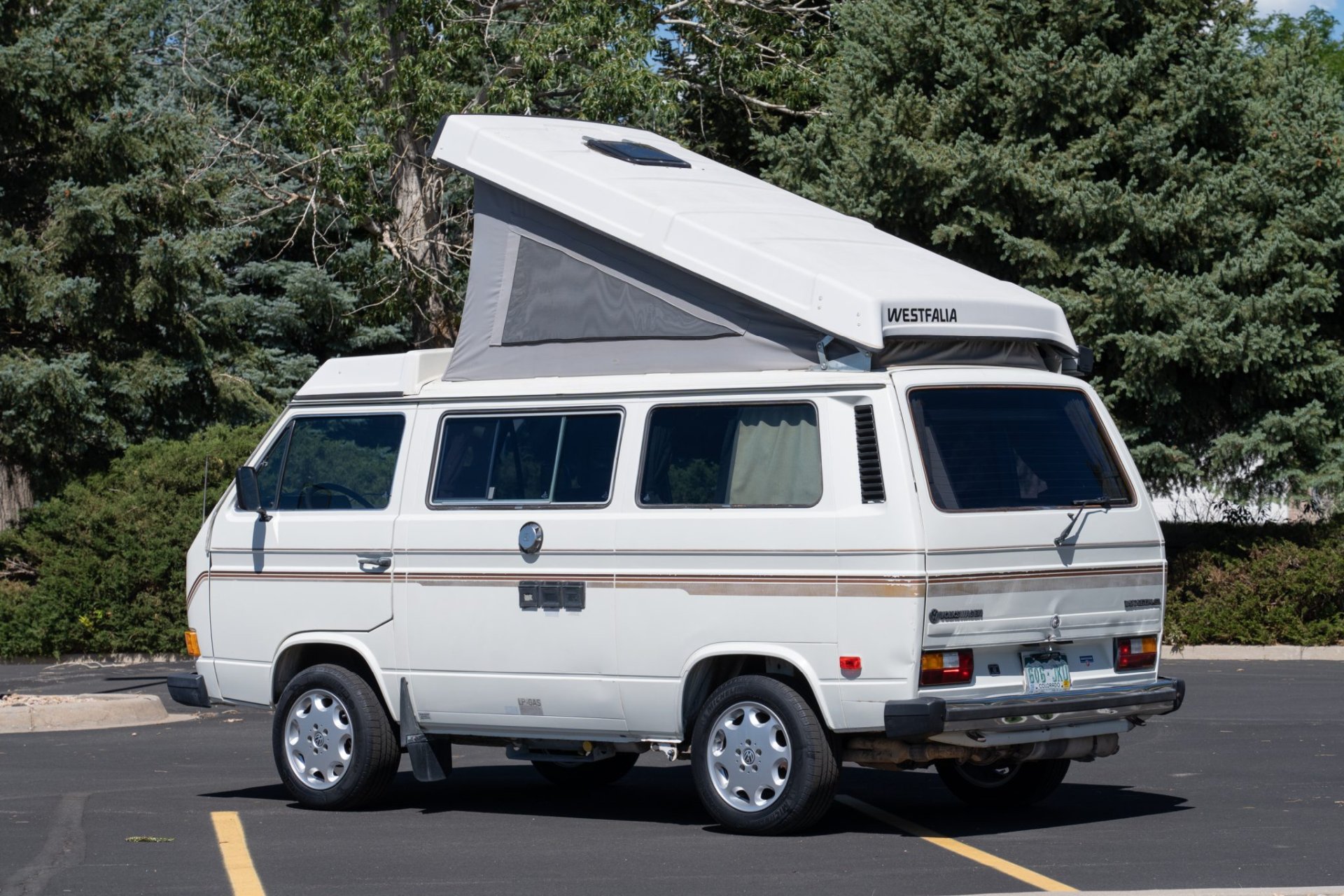 https://s1.cdn.autoevolution.com/images/news/gallery/24-years-owned-volkswagen-vanagon-westfalia-hides-a-pleasant-surprise-in-the-engine-bay_10.jpg