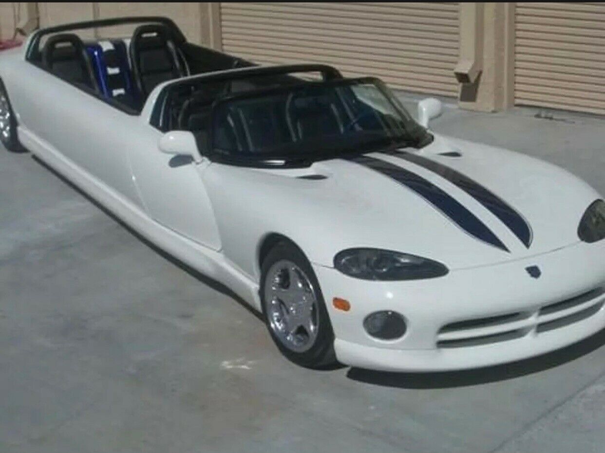 25 Foot Long Dodge Viper Limo Looks Ridiculous Seats 12 And It Can Be