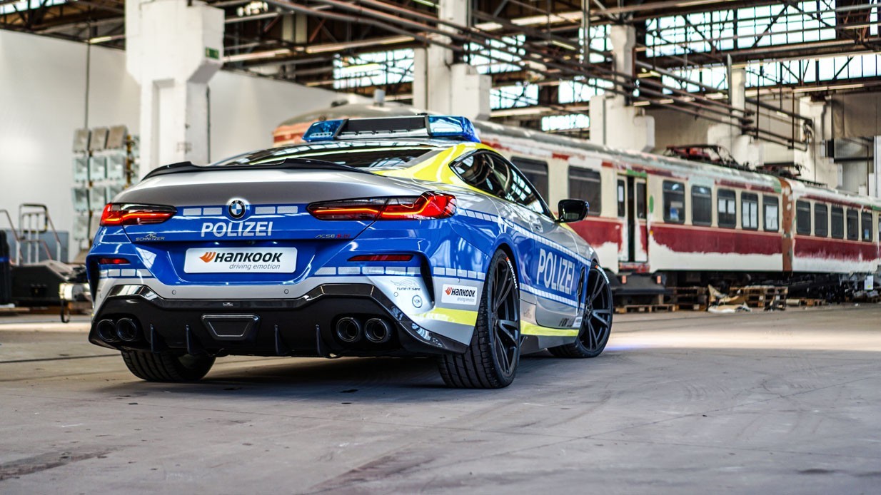 El BMW M850i se viste de coche de policía con AC Schnitzer