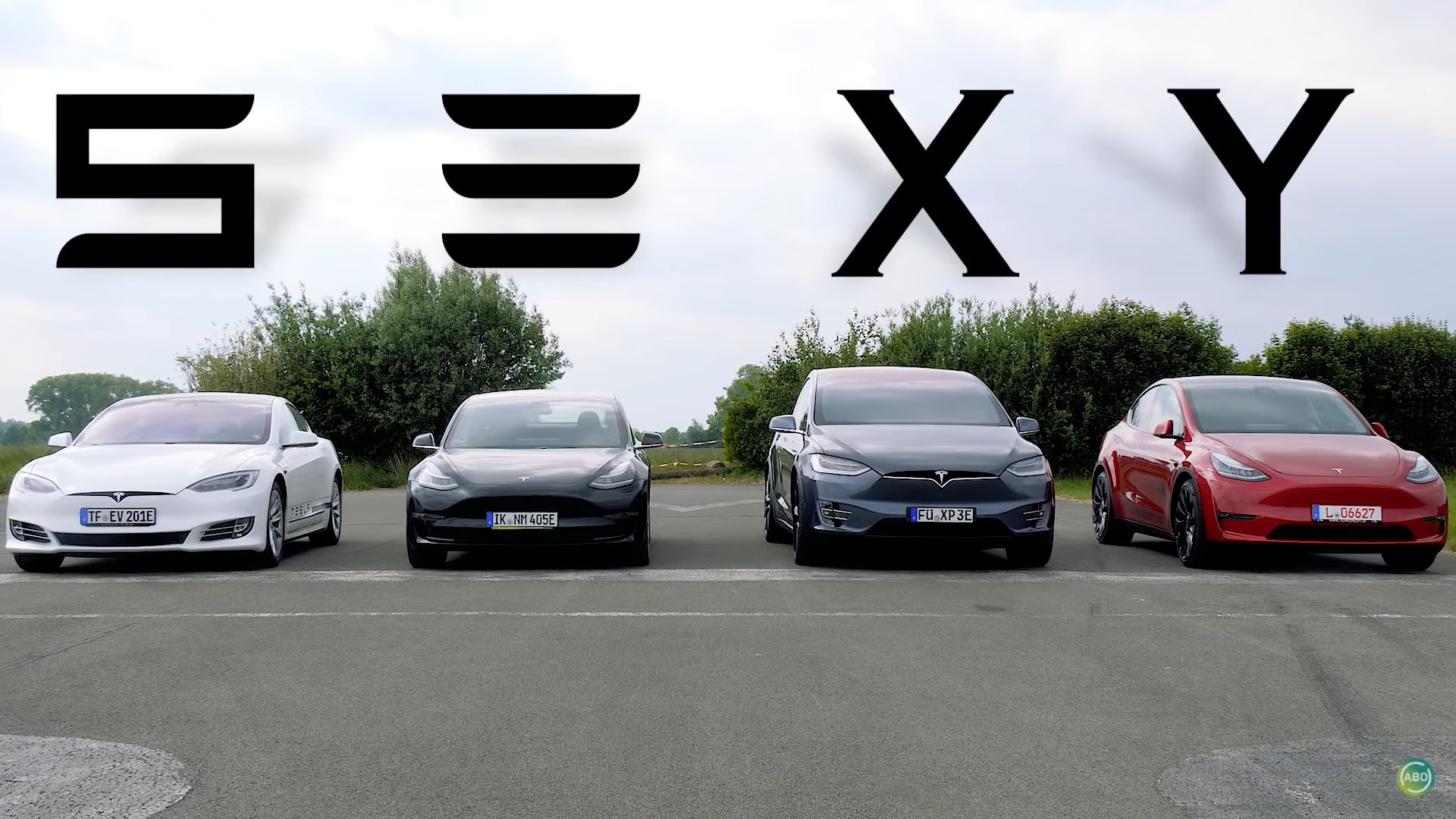 Airfield Model Y and S, 3, X Race Has Predictable Raven Outcome - autoevolution