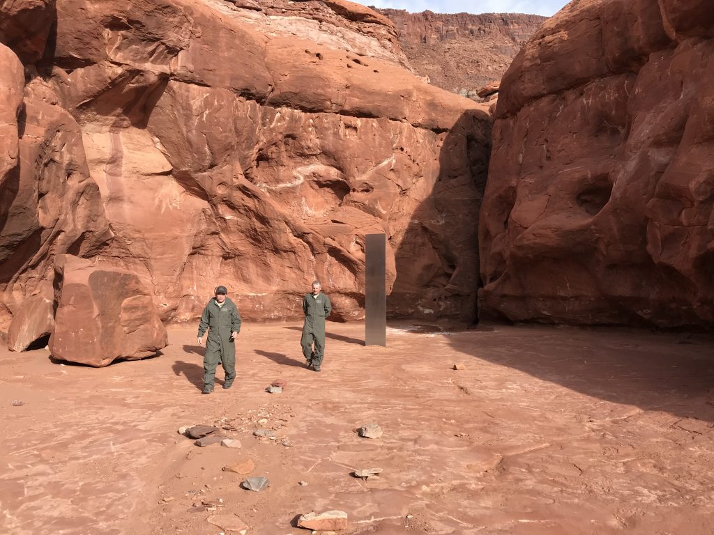 United States AI Solar System (10) - Page 34 Aliens-planted-a-monolith-in-remote-area-of-utah-spotted-by-helicopter_1