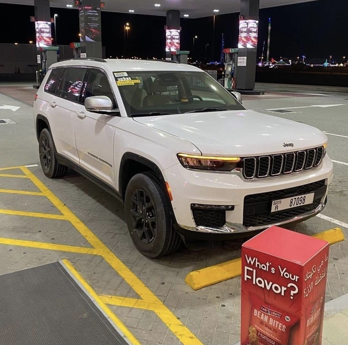 All New 2021 Jeep Grand Cherokee L Caught Flexing Its Size At A Uae Gas