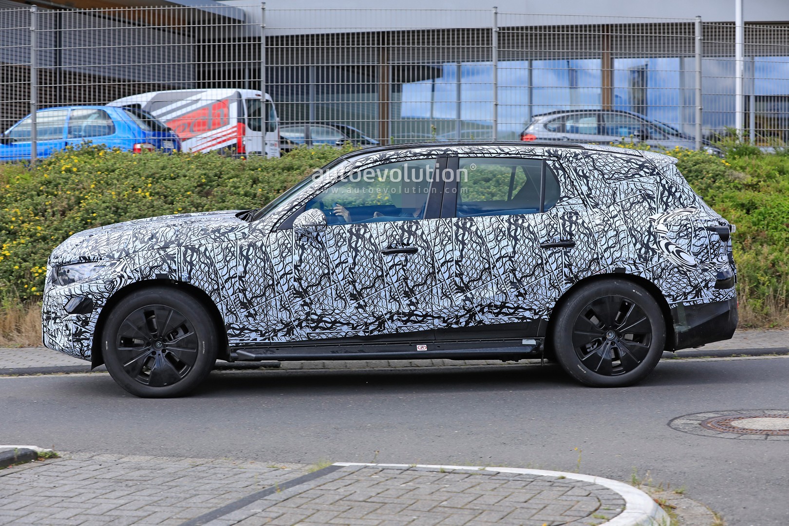 2021 - [Mercedes-Benz] GLC II - Page 2 All-new-2022-mercedes-glc-class-spied-getting-to-be-the-king-of-cuvs_16