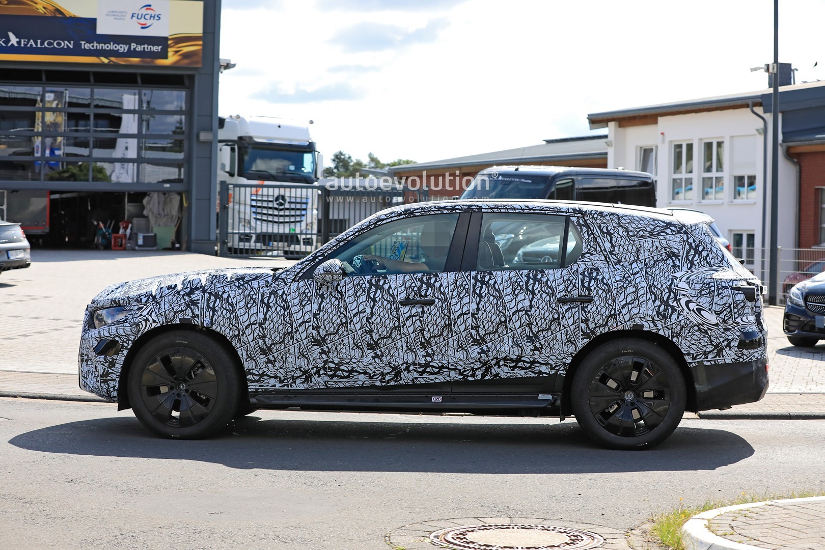 2021 - [Mercedes-Benz] GLC II - Page 2 All-new-2022-mercedes-glc-class-spied-getting-to-be-the-king-of-cuvs_6