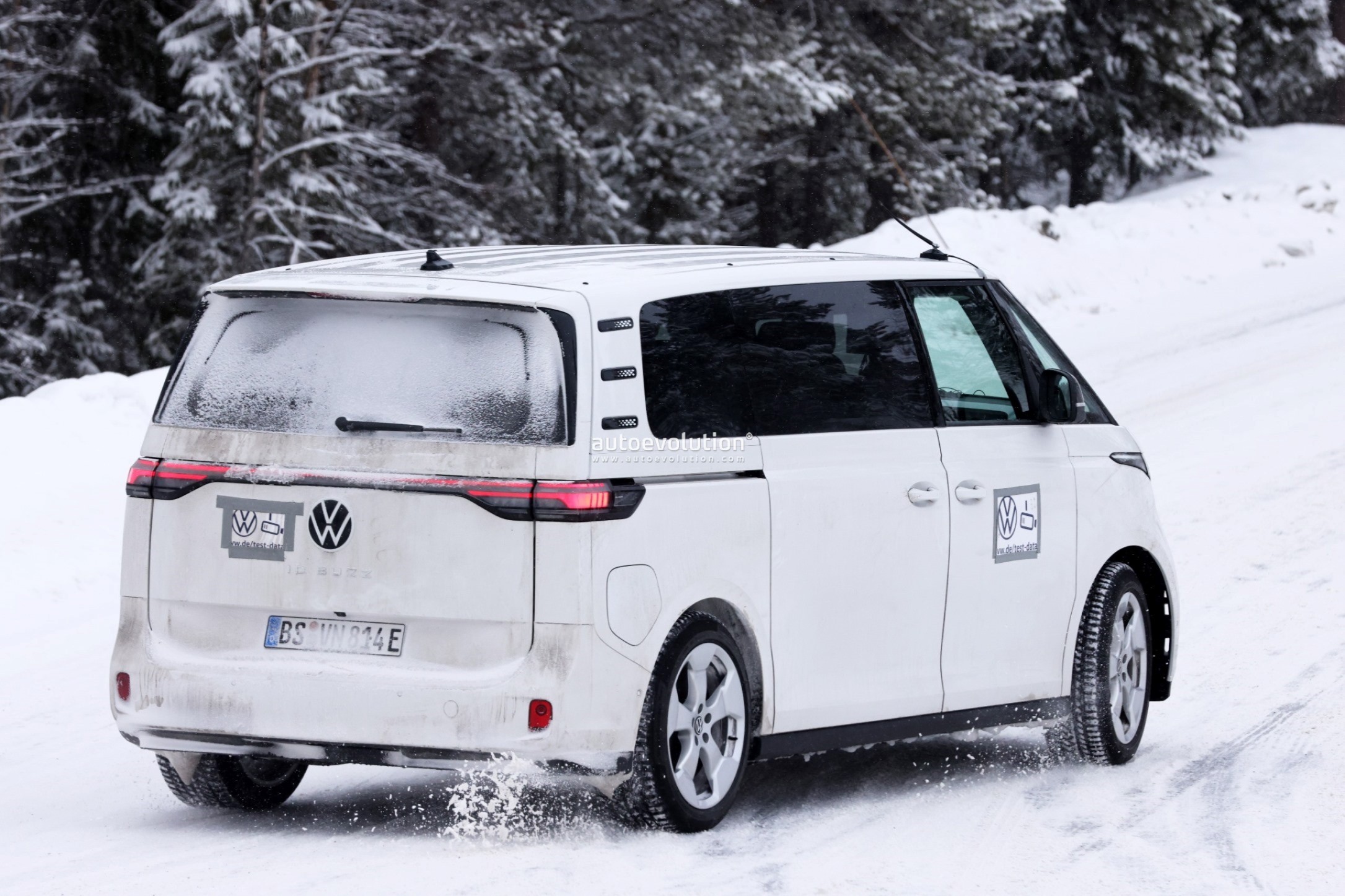 2024 Volkswagen ID. Buzz Comes To North America As 3-Row Electric Van -  Forbes Wheels