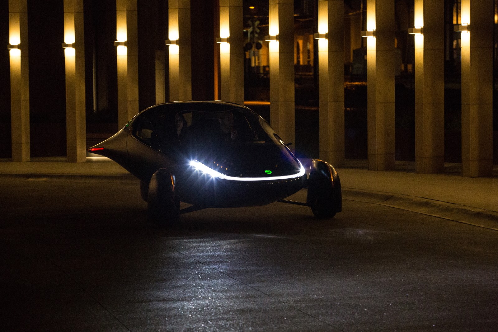 Aptera the Sol: Kendaraan Elektrik Beroda Tiga dengan Desain Futuristik