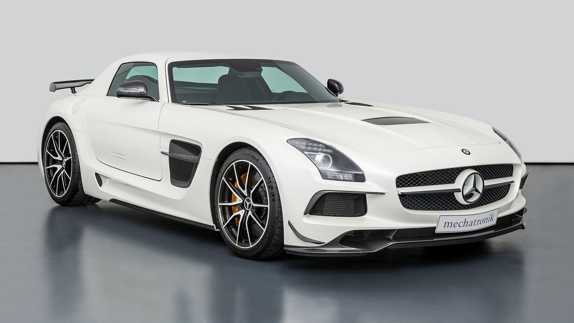 Levendig nicotine belediging As-New Mercedes SLS AMG Black Series Costs More Than Brand-New GT Black  Series - autoevolution