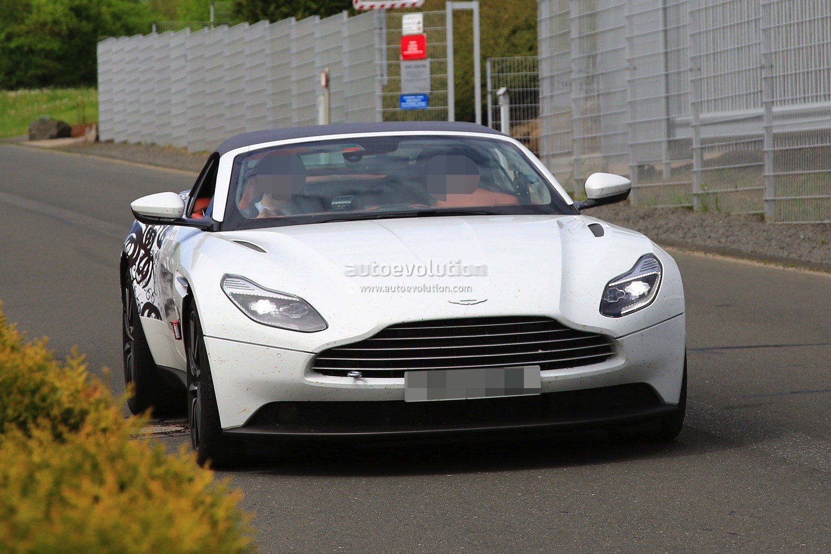 2016 - [Aston Martin] DB11 - Page 9 Aston-martin-puts-the-db11-volante-through-its-paces-at-the-nurburgring_7
