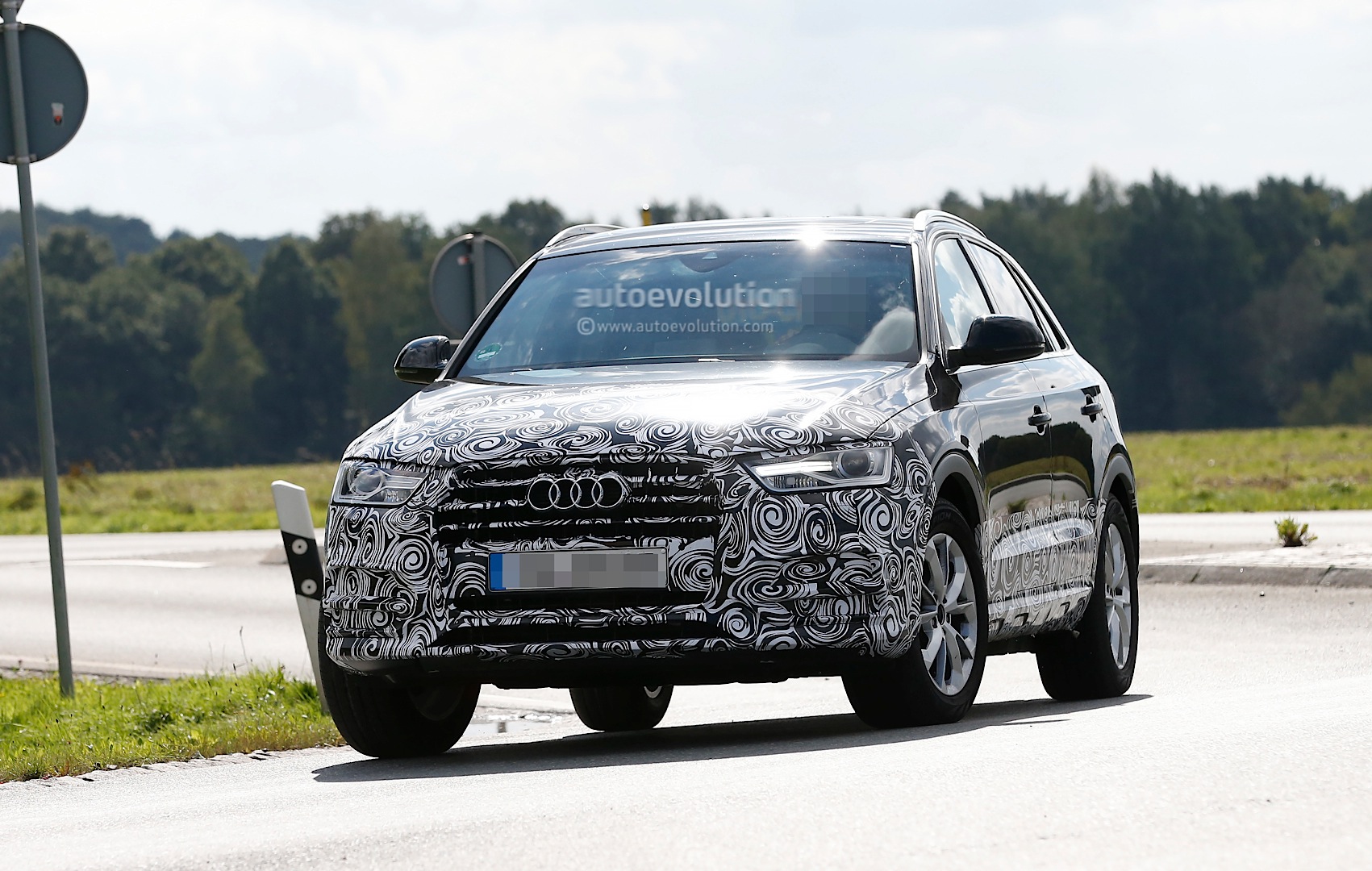 Audi Q3 Facelift Prototype Fully Reveals Headlights and Taillights