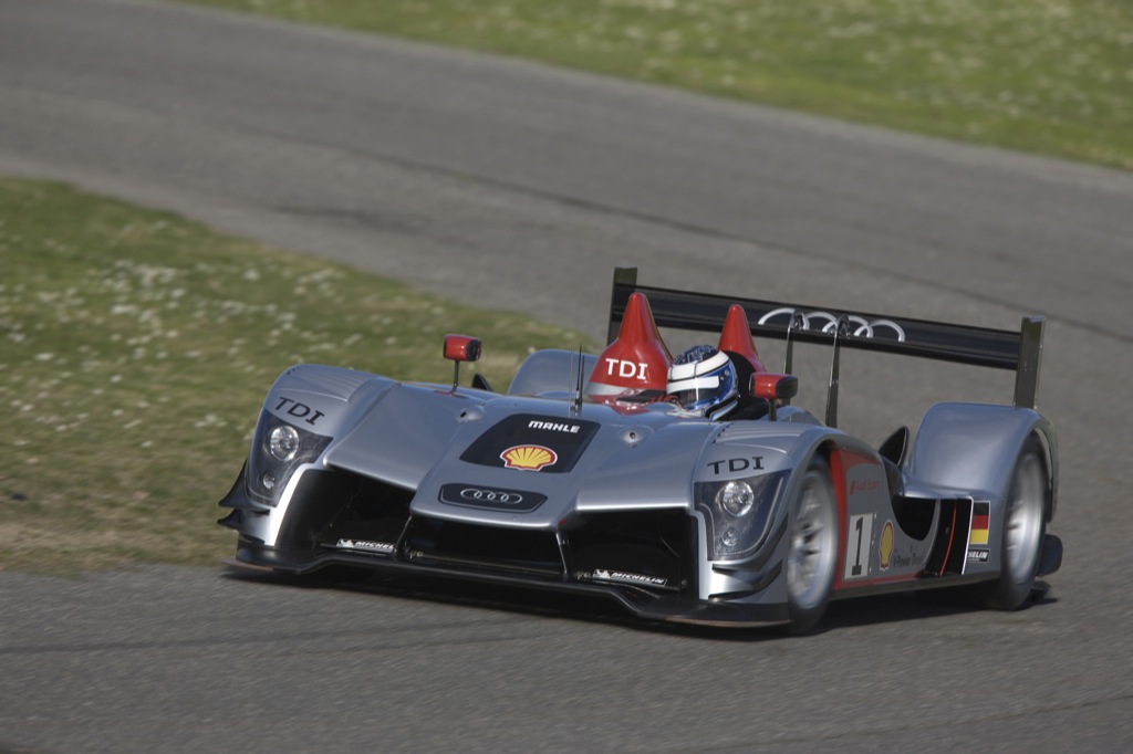 Audi R15 TDI Photos and Details