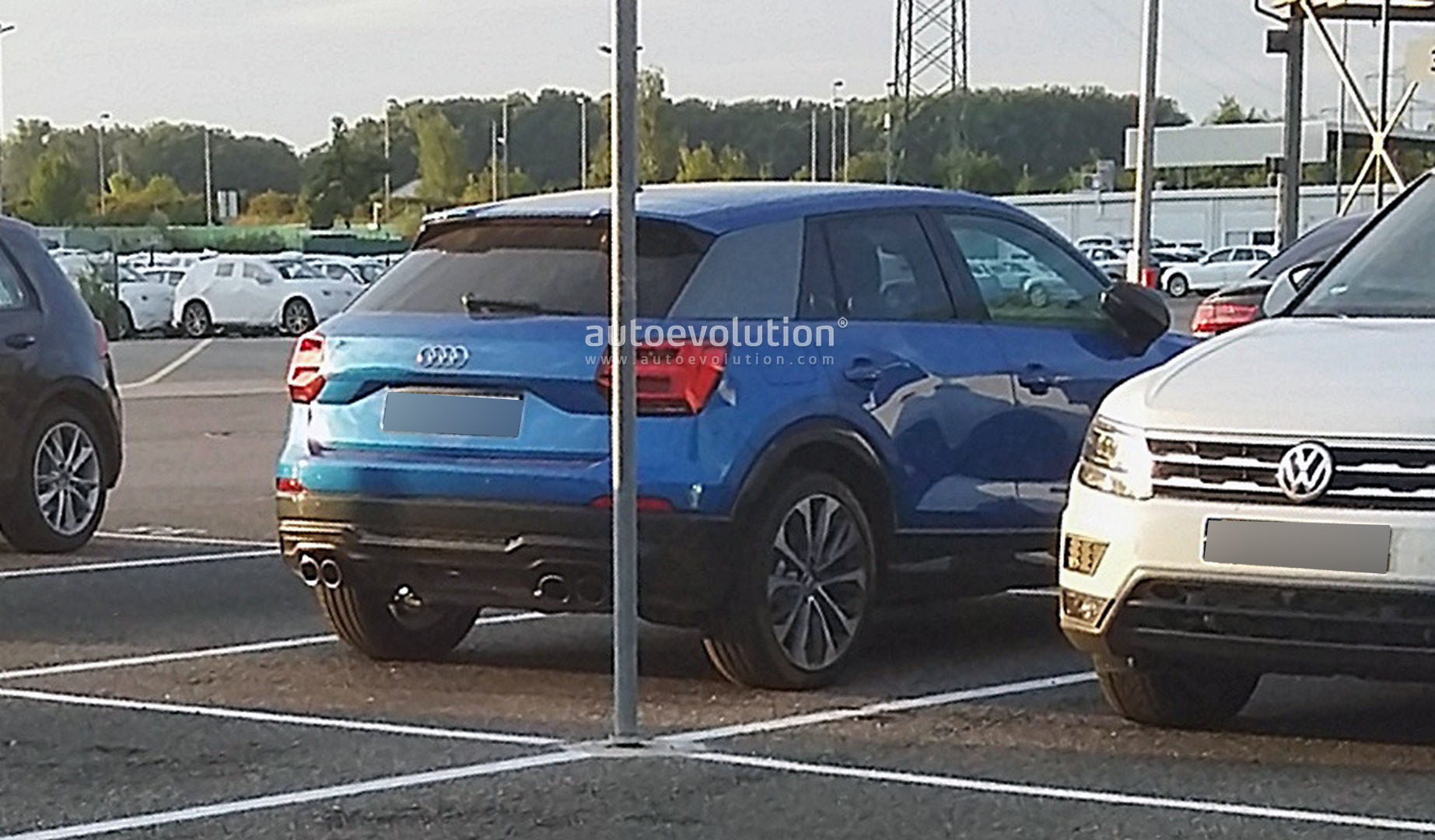 2016 - [Audi] Q2 - Page 25 Audi-sq2-spied-completely-uncamouflaged_1