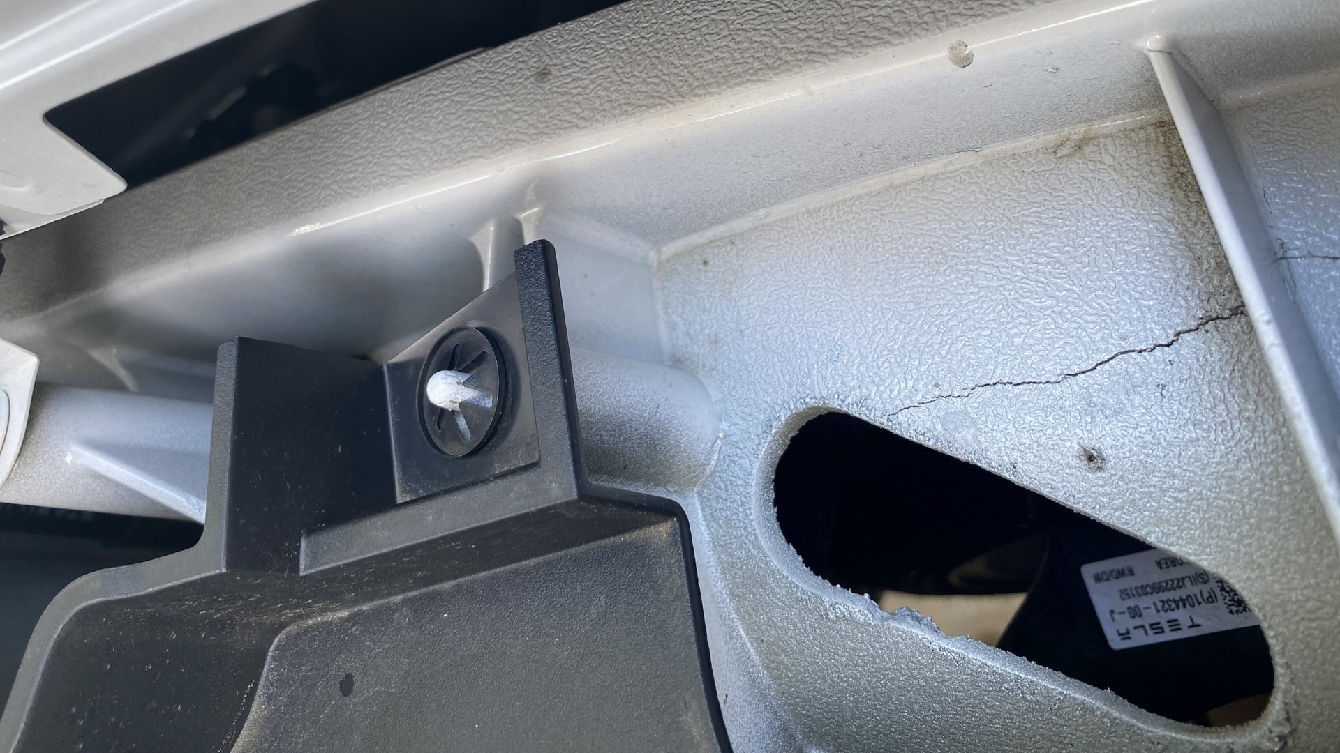 Austin-Made Model Y Unit Presents Cracked Front Casting; Tesla Says It Is  Within Specs - autoevolution