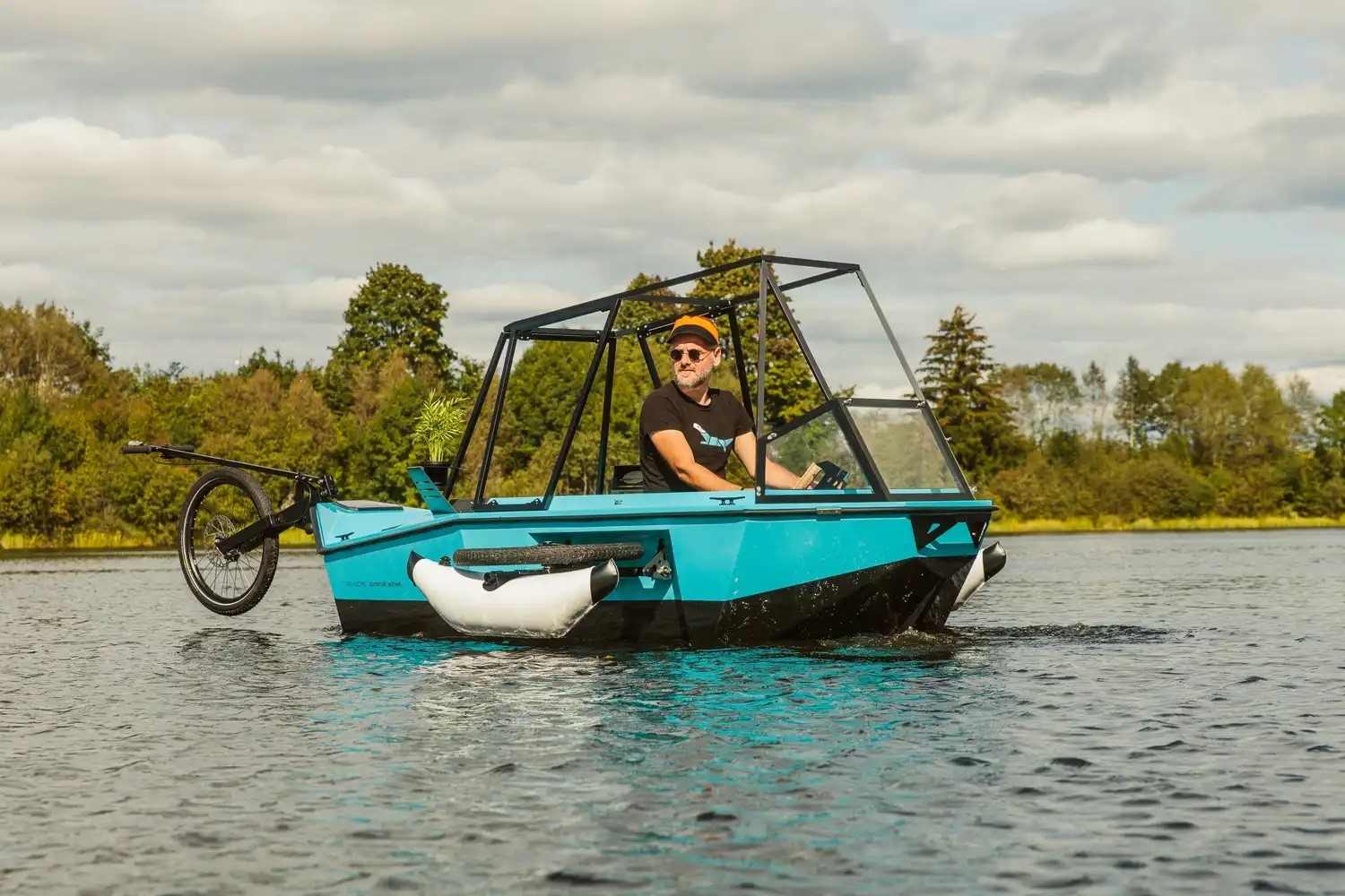 Hausbootfahrrad BeTriton: E-Bike, Boot und Wohnmobil in einem