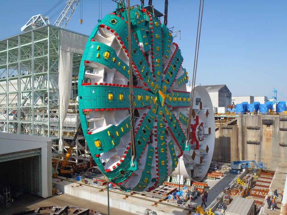 https://s1.cdn.autoevolution.com/images/news/gallery/big-bertha-a-25000-hp-mechanical-worm-designed-in-japan-for-american-drilling_11.jpg