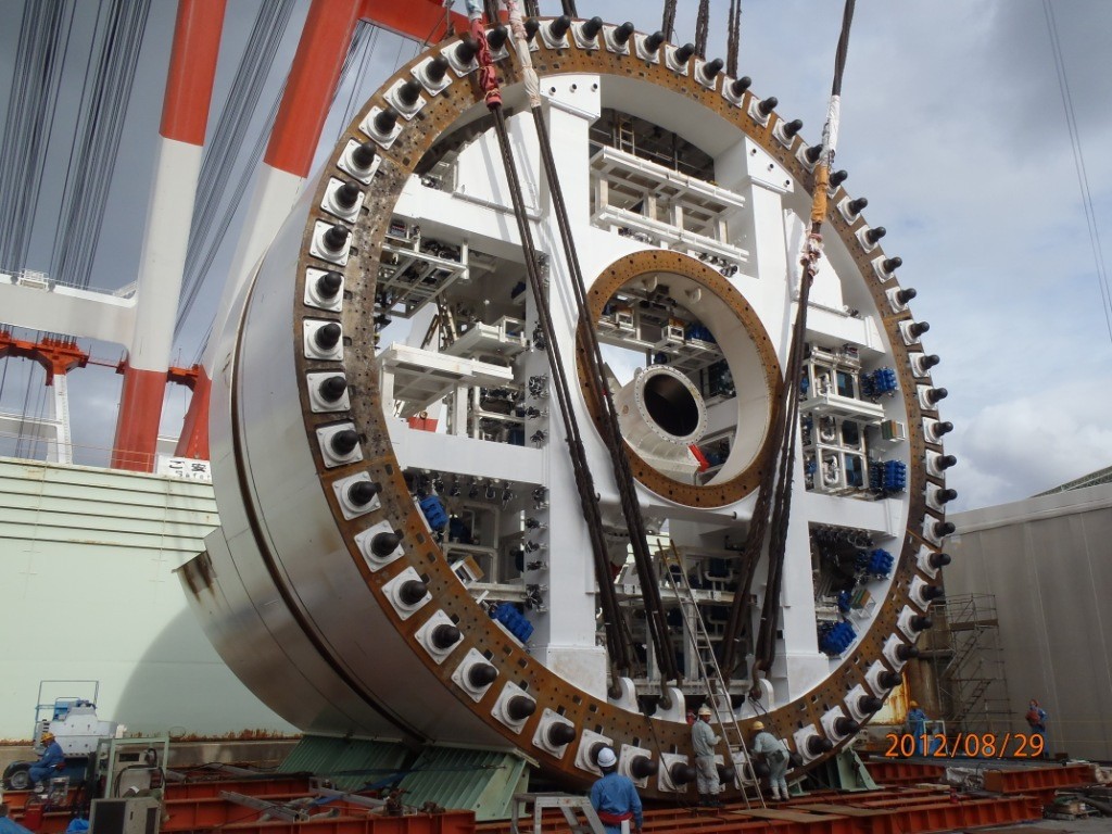 https://s1.cdn.autoevolution.com/images/news/gallery/big-bertha-a-25000-hp-mechanical-worm-designed-in-japan-for-american-drilling_12.jpg