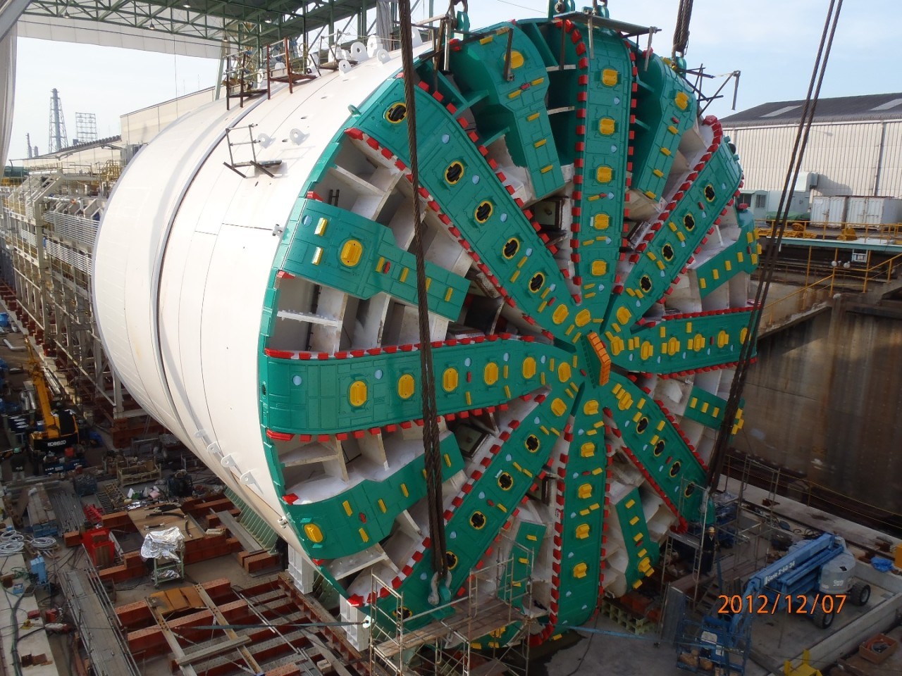 https://s1.cdn.autoevolution.com/images/news/gallery/big-bertha-a-25000-hp-mechanical-worm-designed-in-japan-for-american-drilling_3.jpg