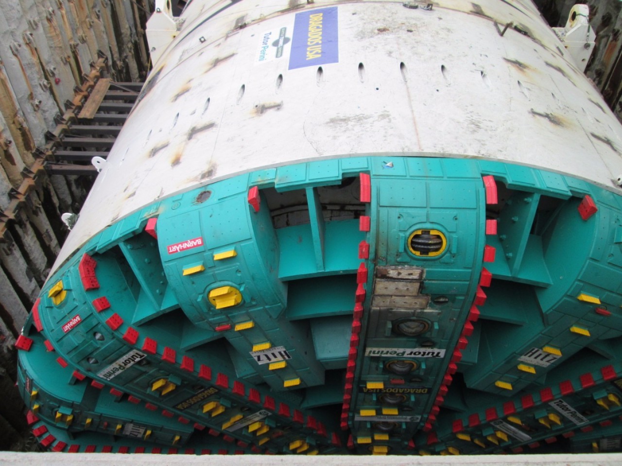 https://s1.cdn.autoevolution.com/images/news/gallery/big-bertha-a-25000-hp-mechanical-worm-designed-in-japan-for-american-drilling_4.jpg