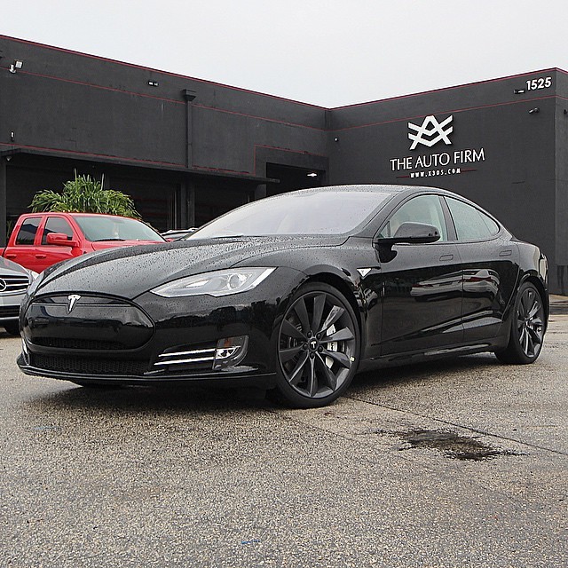blacked out tesla model s says a lot about how the ev market is changing