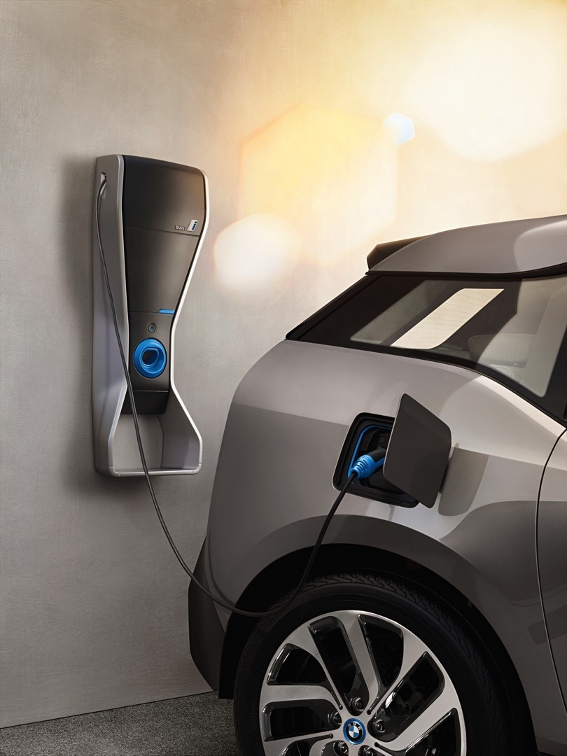 BMW Announced the i ChargeForward Pilot at the 2015 CES autoevolution