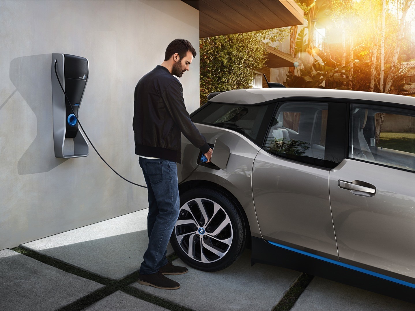 BMW Announced the i ChargeForward Pilot at the 2015 CES autoevolution