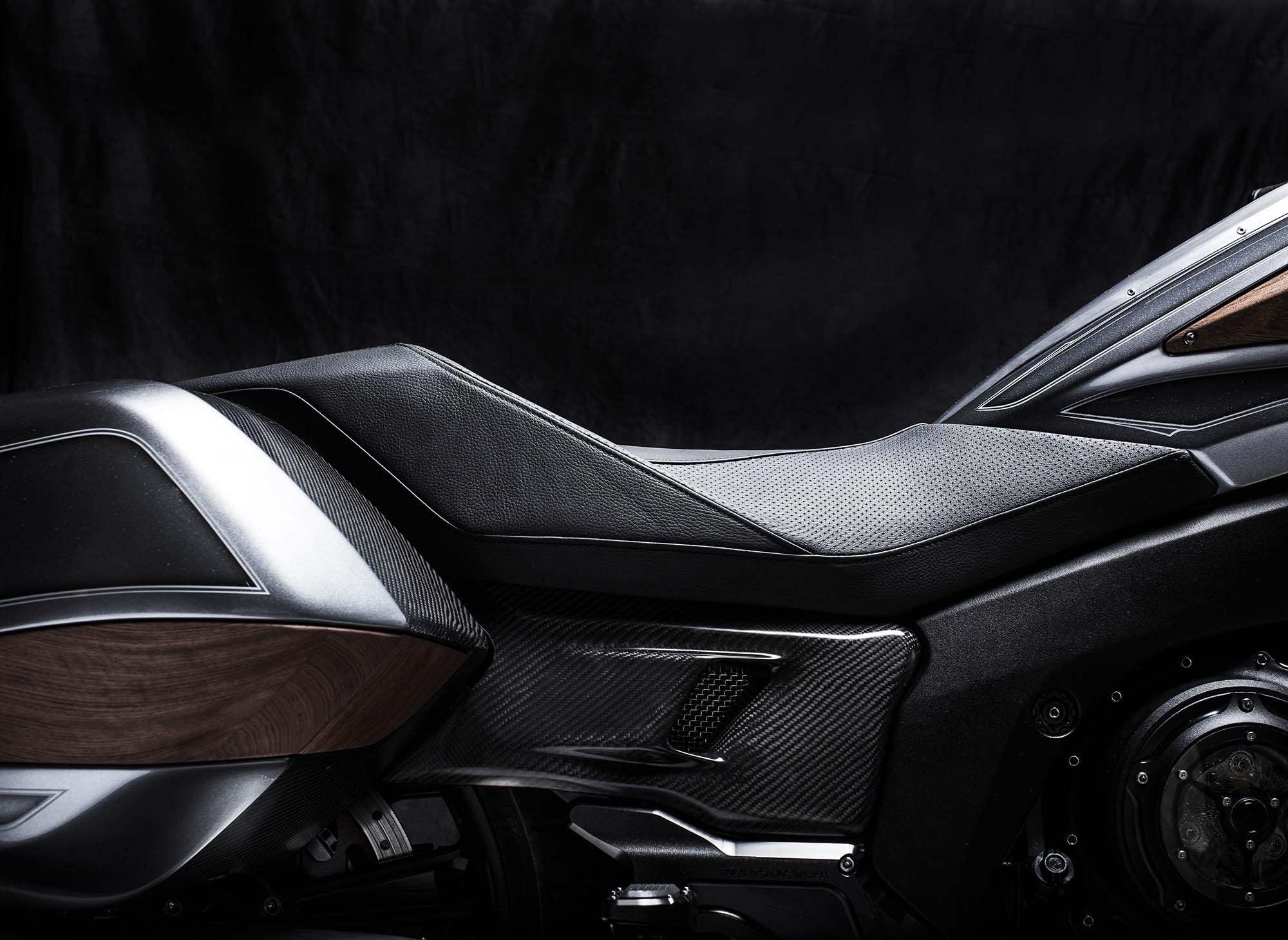 Bmw Concept 101 Is A Wood Trimmed Six Cylinder Bagger Of Lust Autoevolution