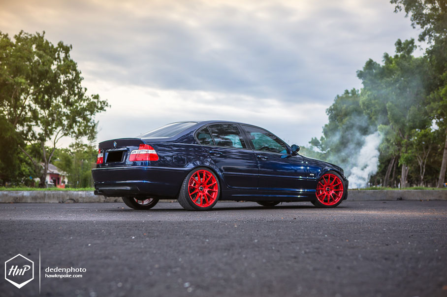 E46 Series Hops Red Shoes in Bali - autoevolution