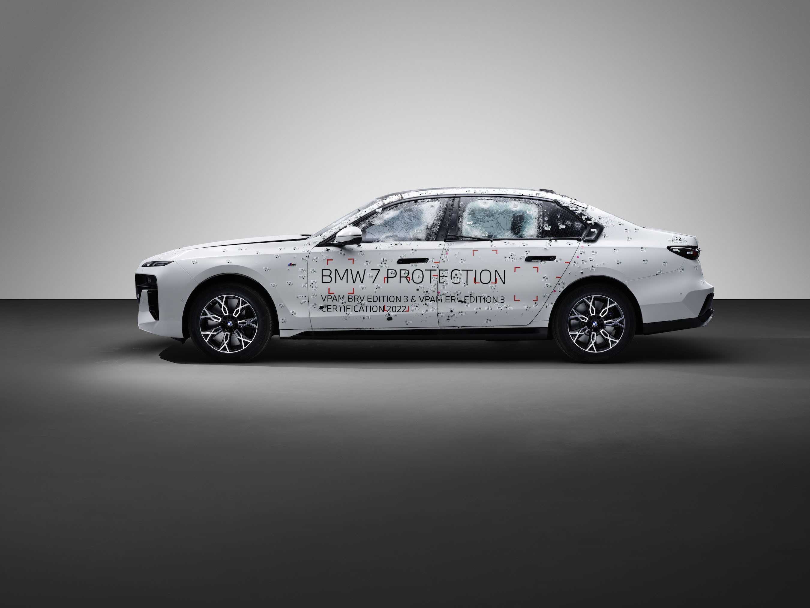 BMW i7 Protection Proves Current BEVs Are Not Meant to Receive Armor -  autoevolution