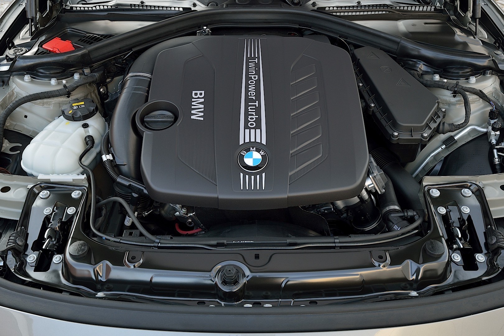 BMW F30 320i Review by Car Advice - autoevolution