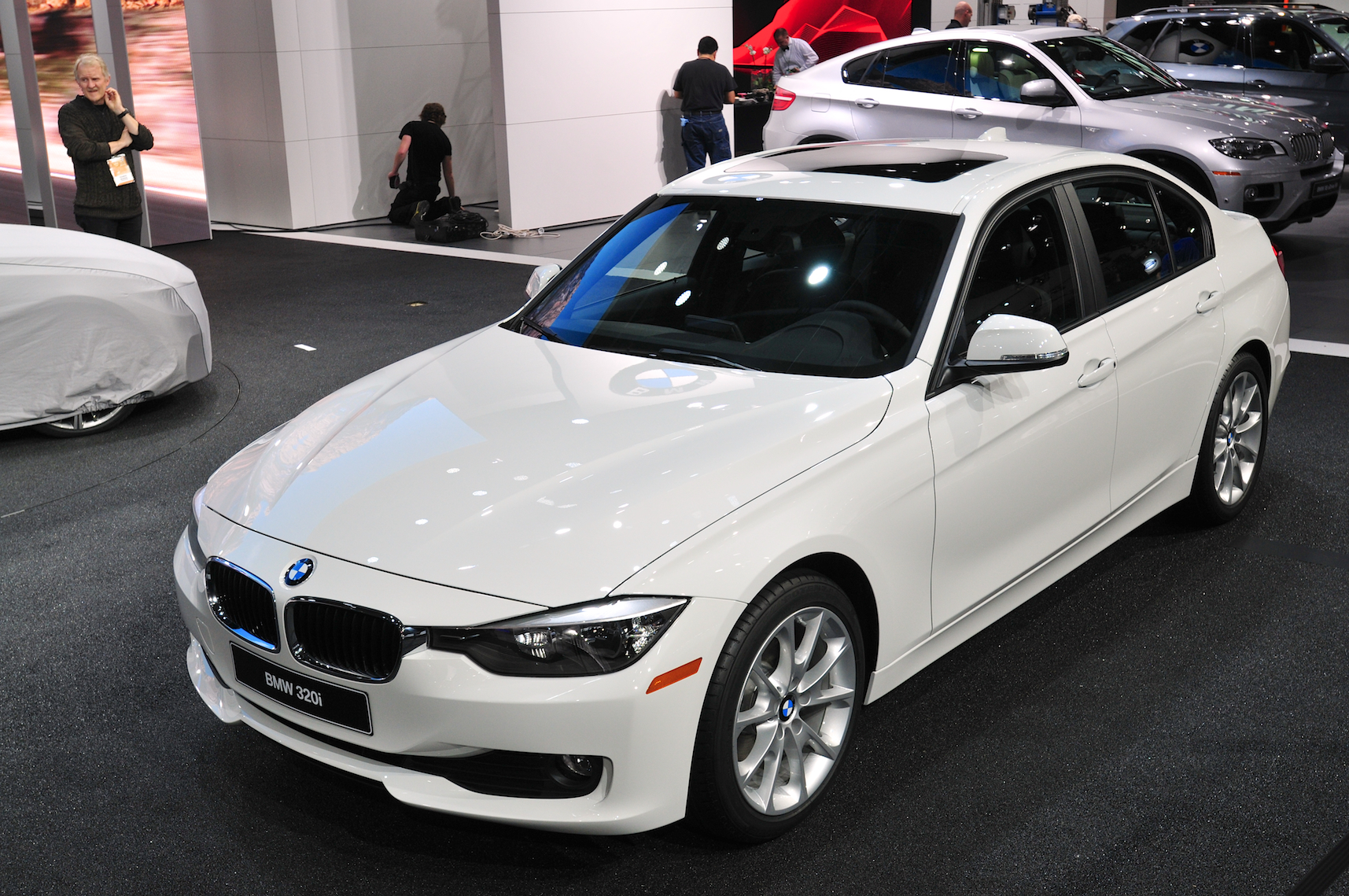 BMW Launches 320i EntryLevel 3Series in Detroit