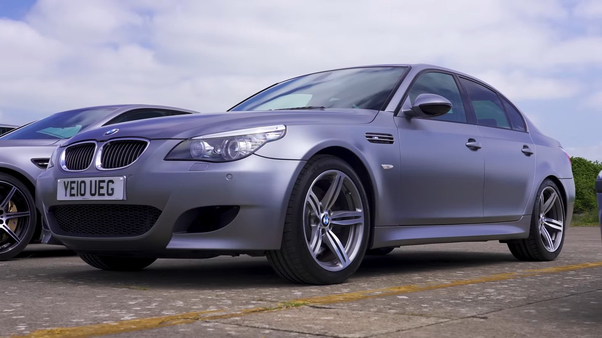 BMW M5 F10 Doesn't Have the Balls To Beat Older E60 in a Drag Race