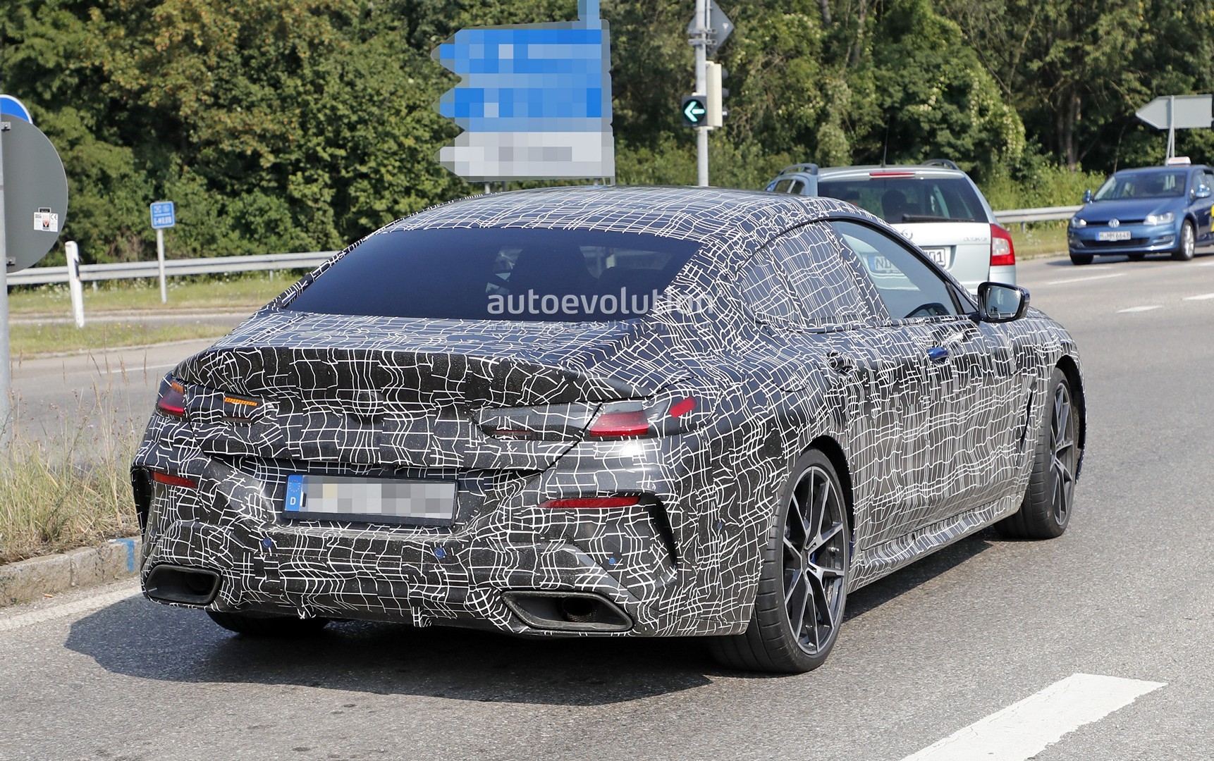 [Imagen: bmw-m850i-gran-coupe-spied-in-traffic-lo...tic_11.jpg]