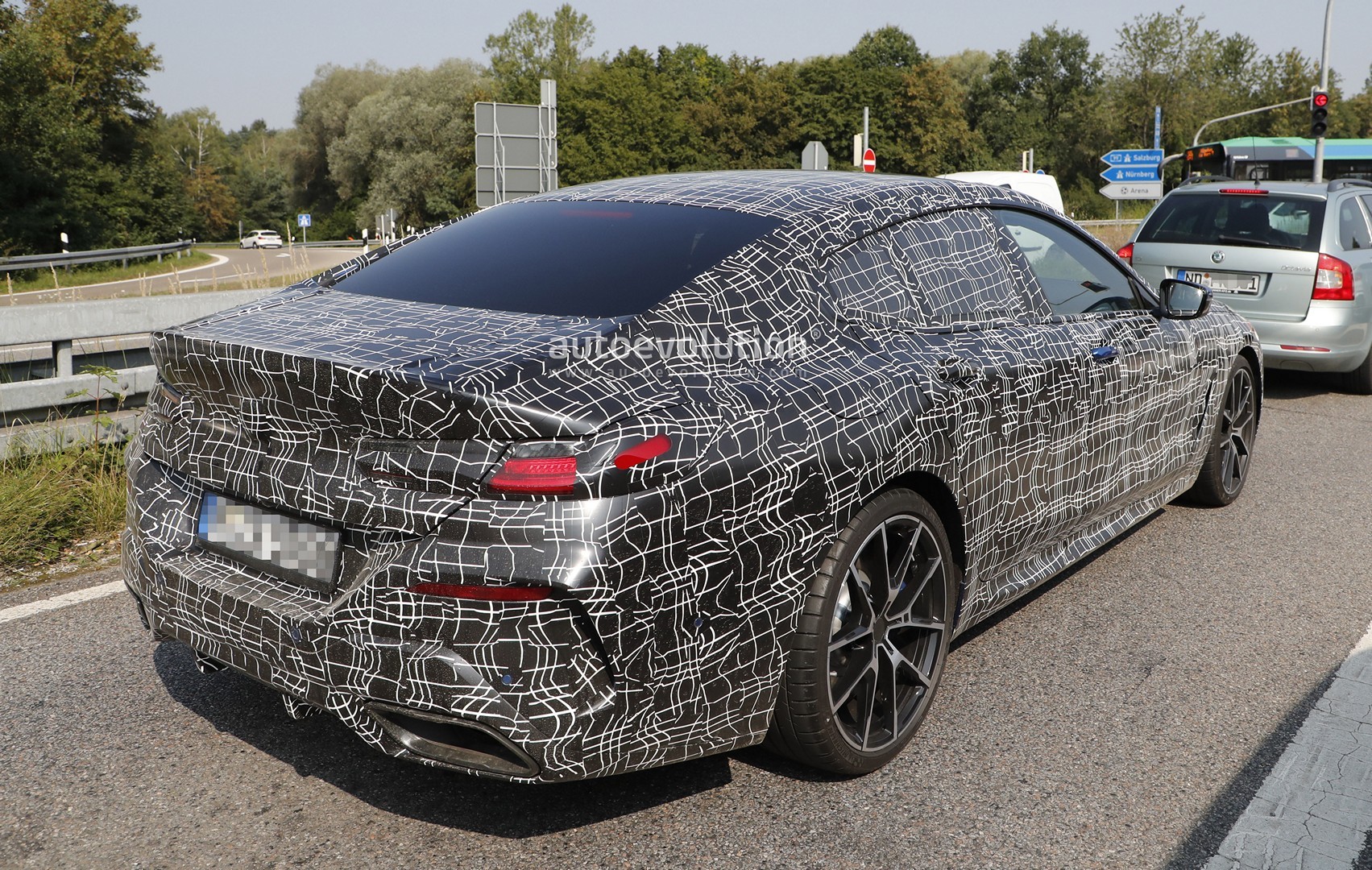 [Imagen: bmw-m850i-gran-coupe-spied-in-traffic-lo...ntic_3.jpg]