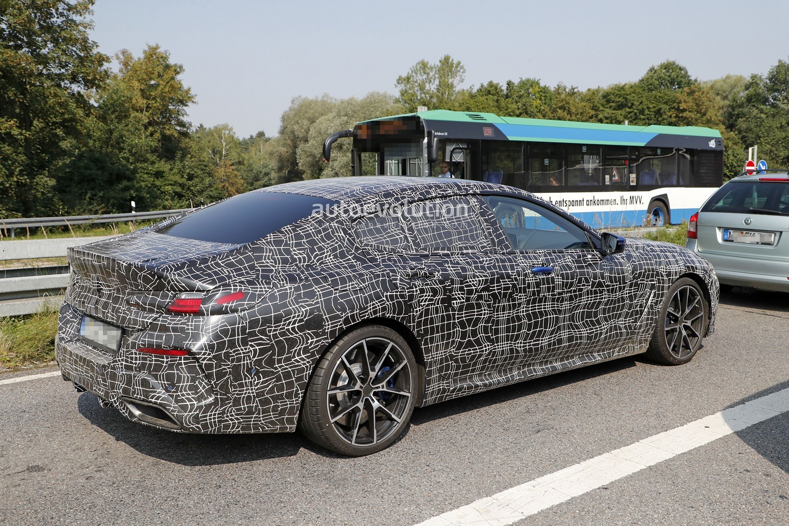 [Imagen: bmw-m850i-gran-coupe-spied-in-traffic-lo...ntic_4.jpg]