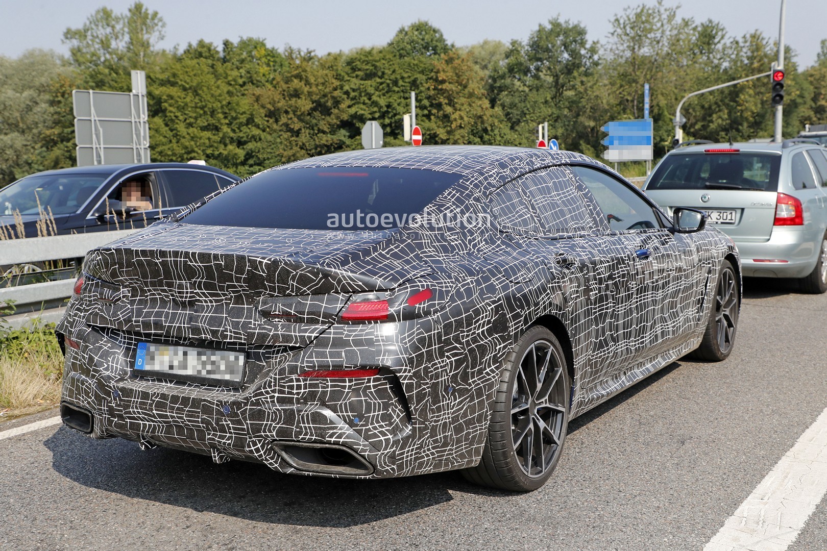 [Imagen: bmw-m850i-gran-coupe-spied-in-traffic-lo...ntic_6.jpg]