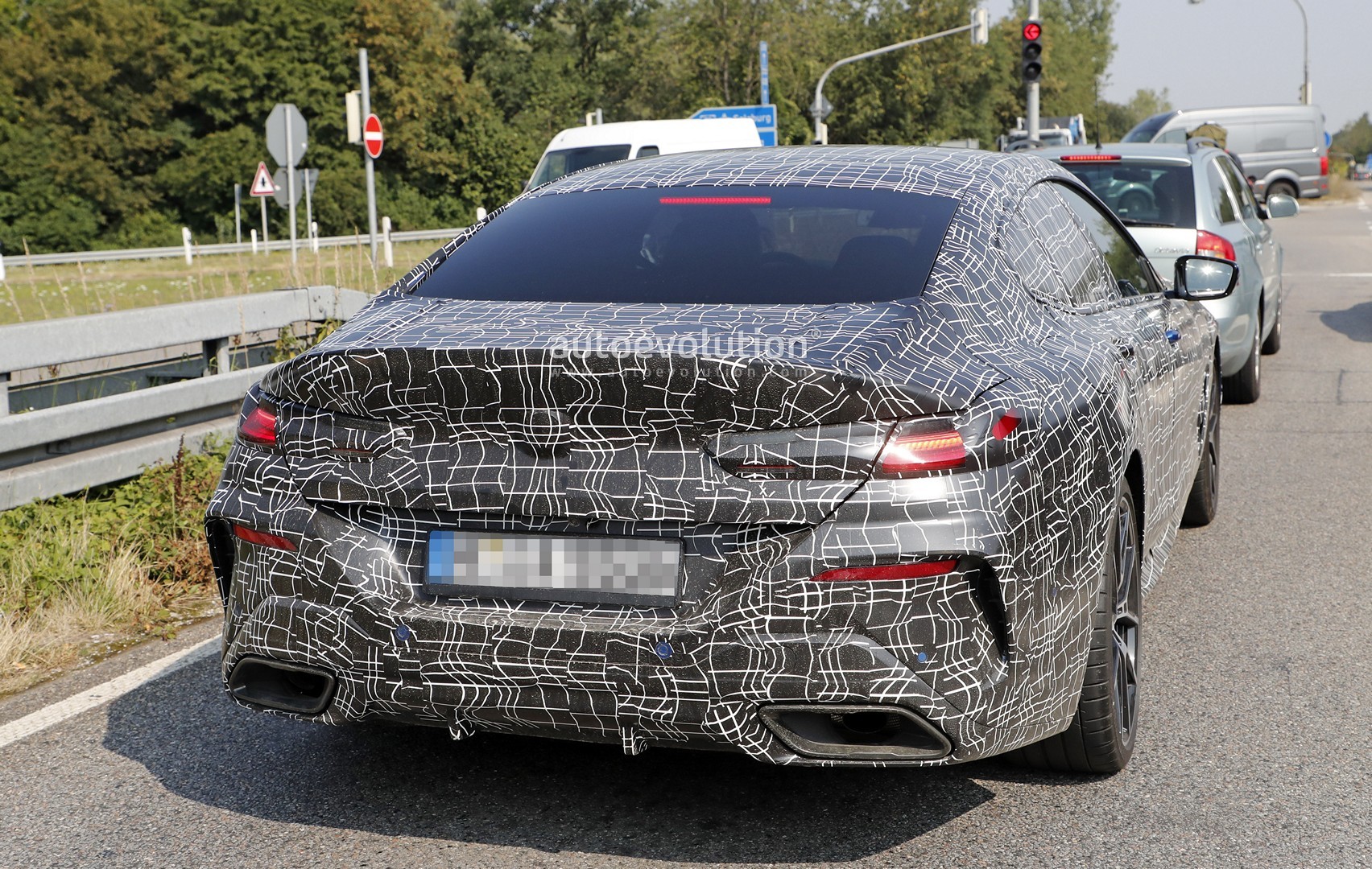 [Imagen: bmw-m850i-gran-coupe-spied-in-traffic-lo...ntic_7.jpg]