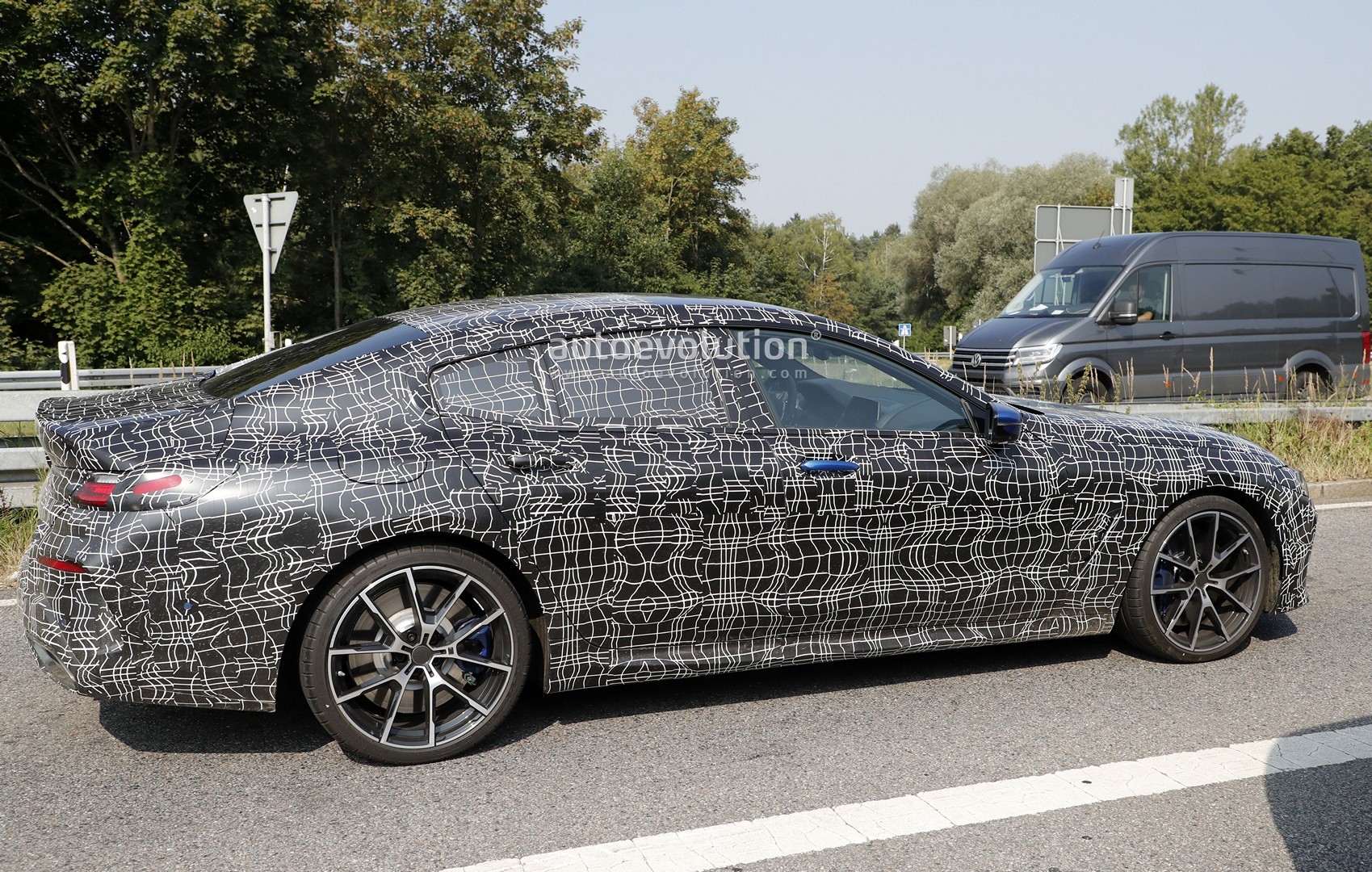 [Imagen: bmw-m850i-gran-coupe-spied-in-traffic-lo...ntic_8.jpg]