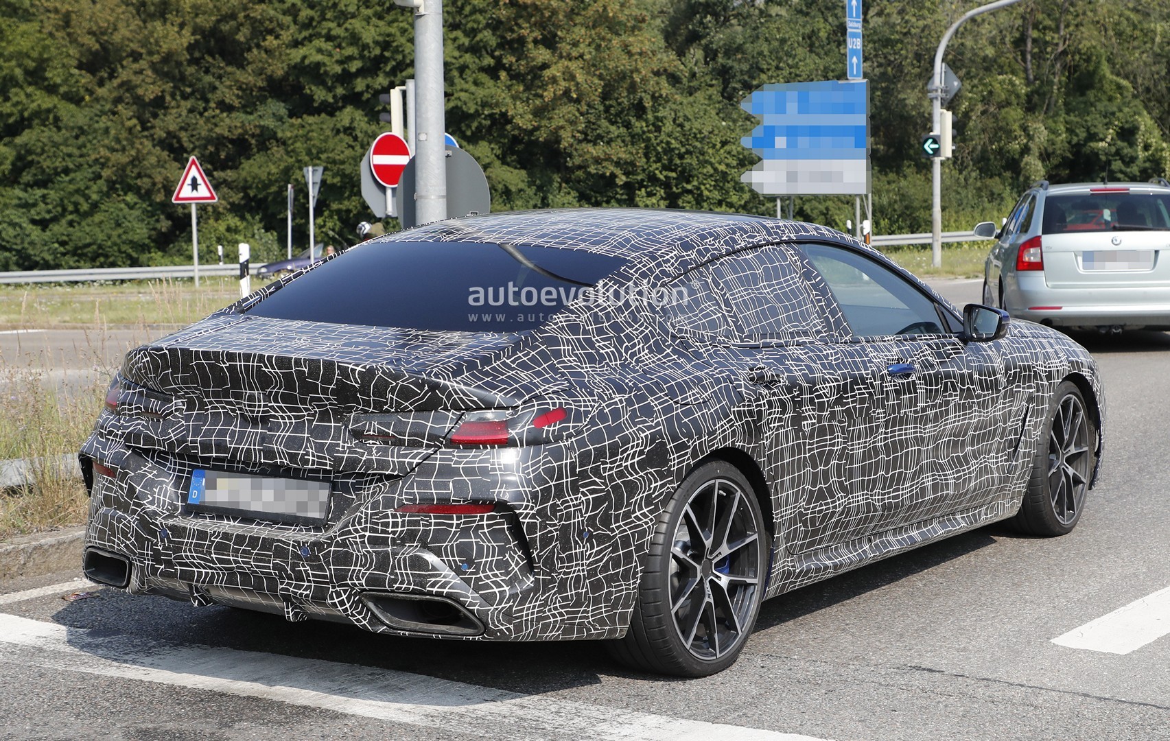 [Imagen: bmw-m850i-gran-coupe-spied-in-traffic-lo...ntic_9.jpg]