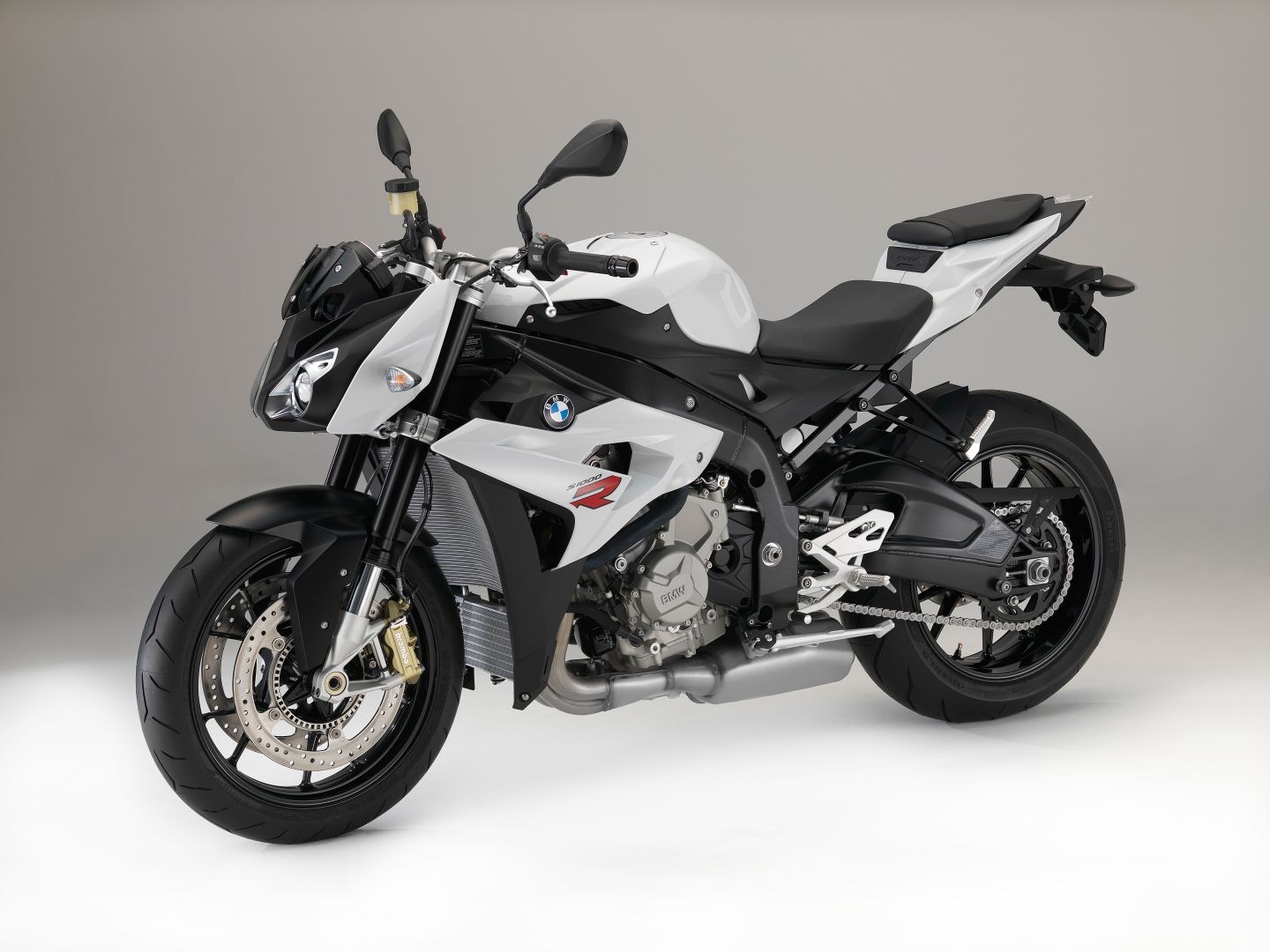 BMW Motorcycles Get Upgraded Colors and New Features for 2016