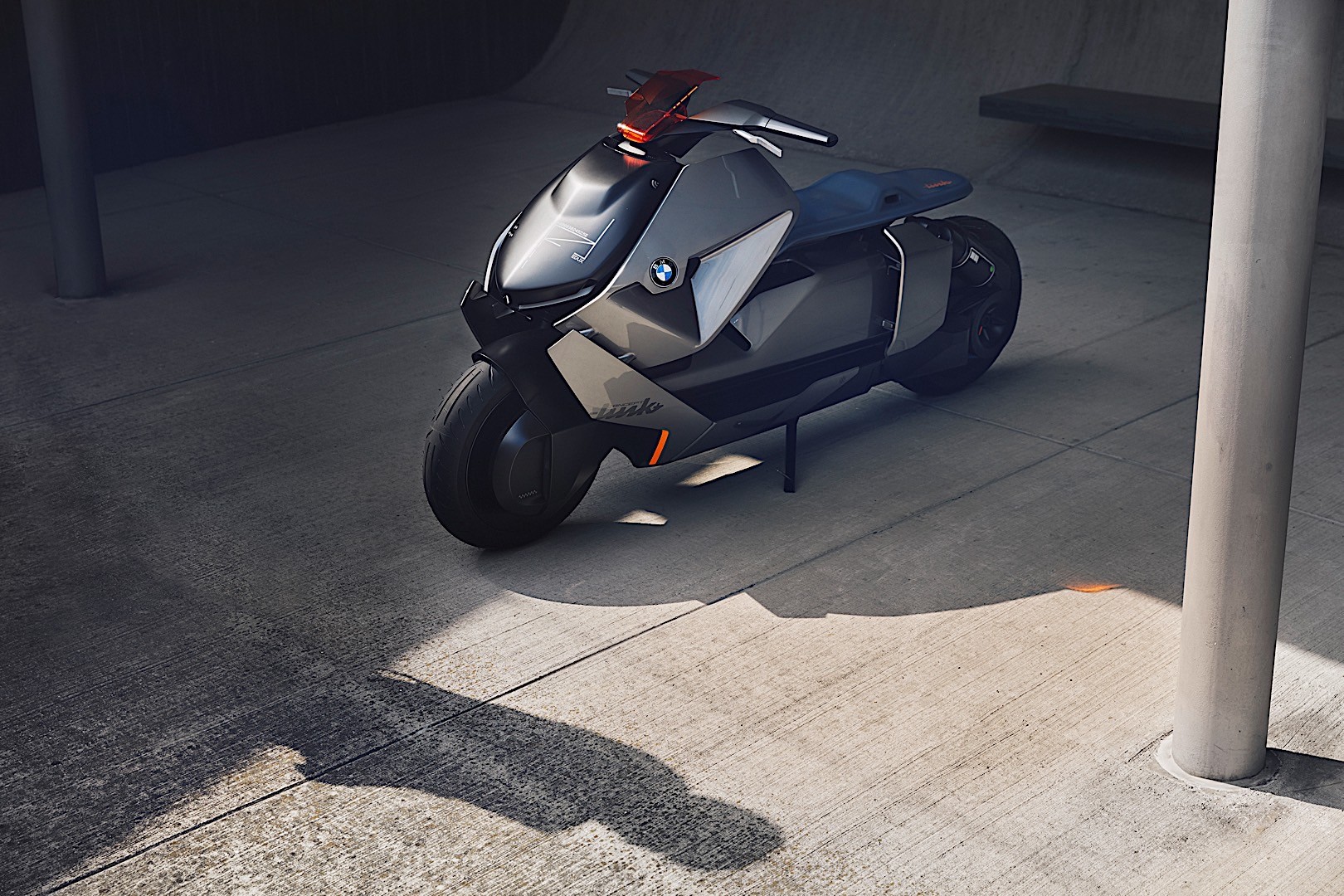BMW Motorrad Unveils Futuristic  Concept Link Scooter  at 