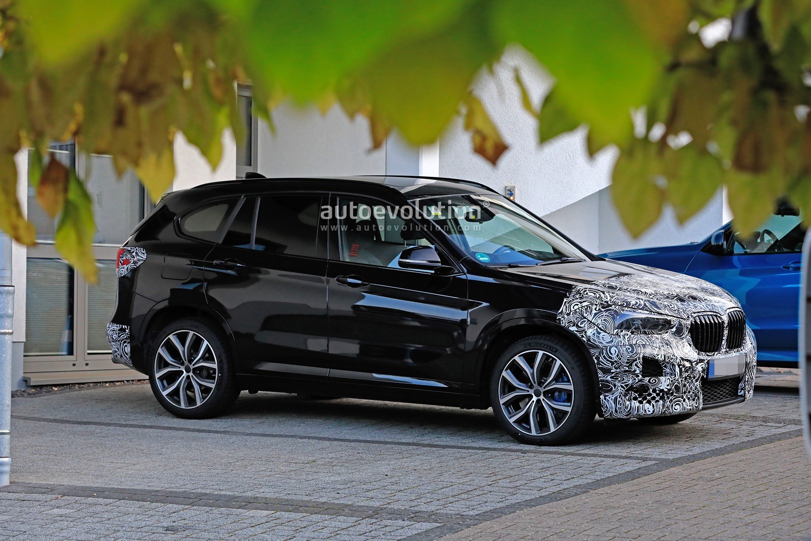 2020 BMW X1 Facelift Spied With New Headlights, Sporty ...