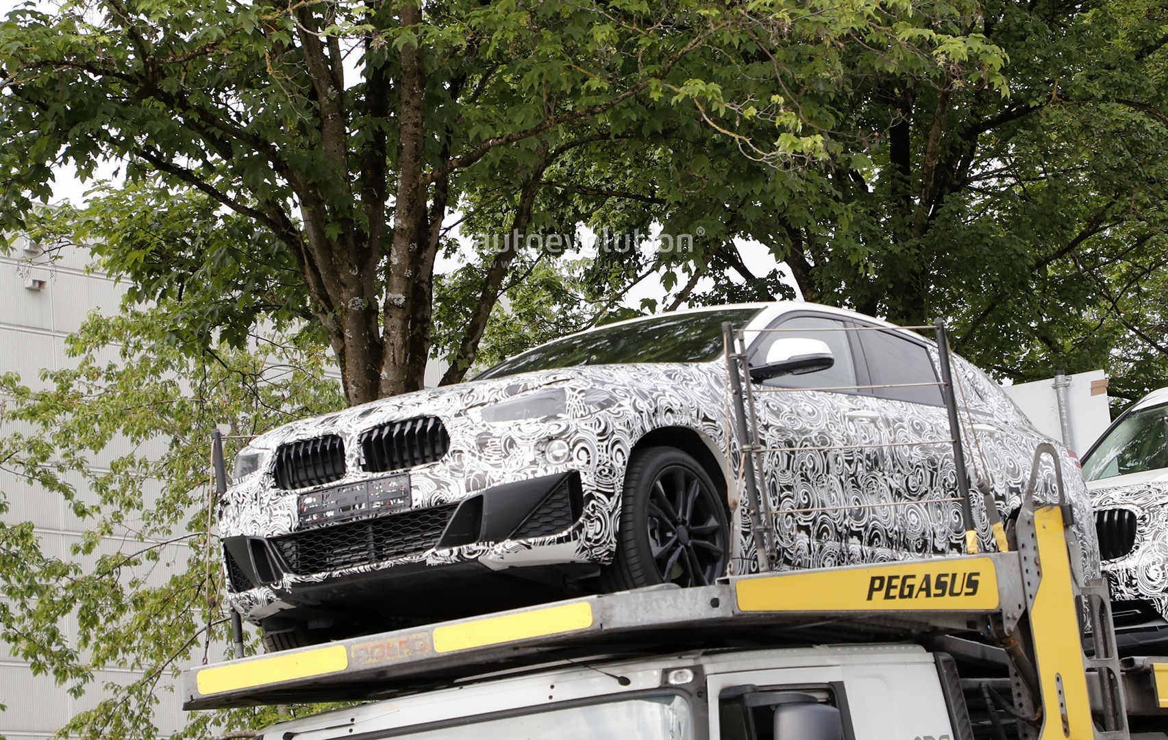 [Imagen: bmw-x2-reveals-front-bumper-with-likely-...sign_1.jpg]