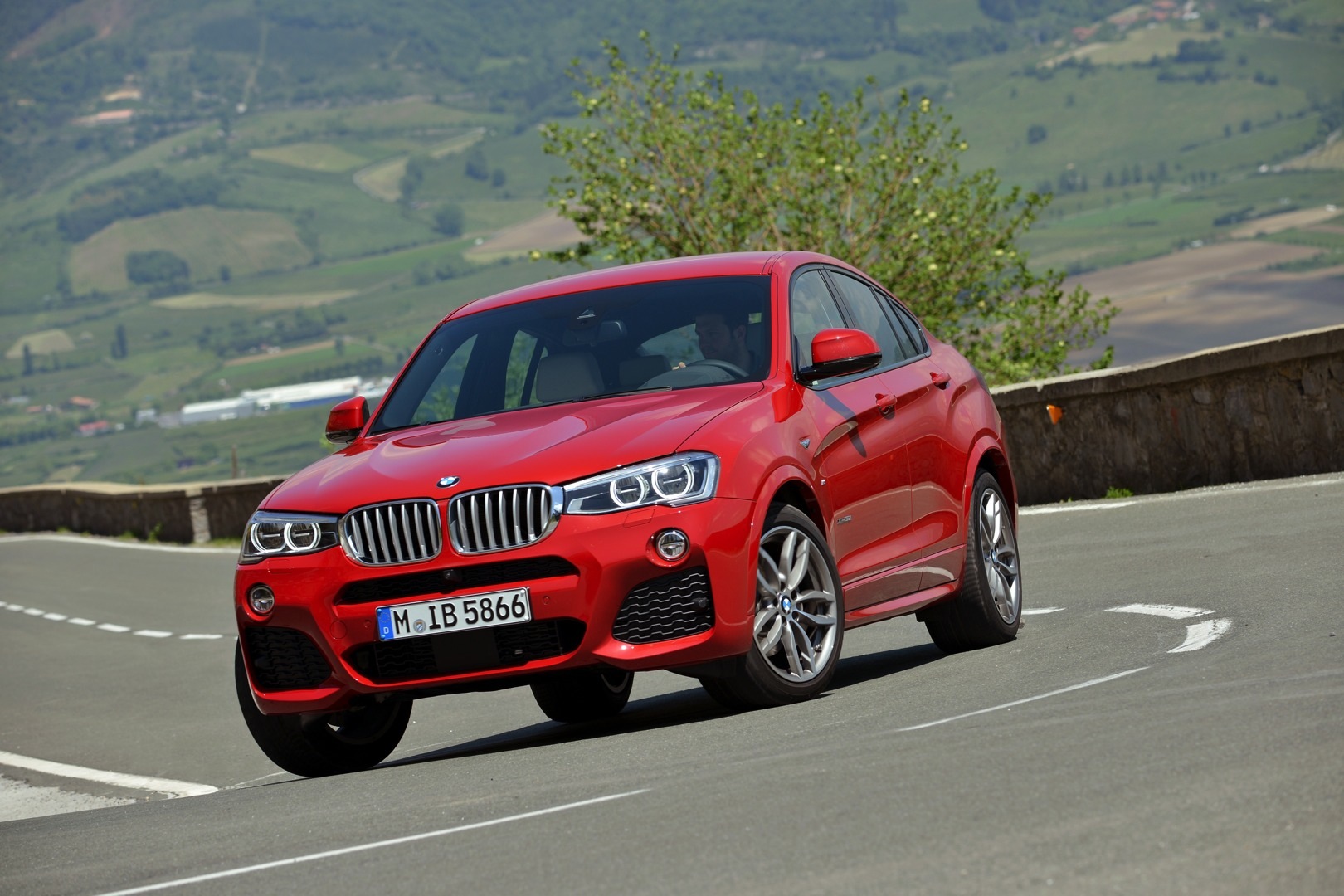 BMW X4 Gets Ready for Launch with a New Set of Photos