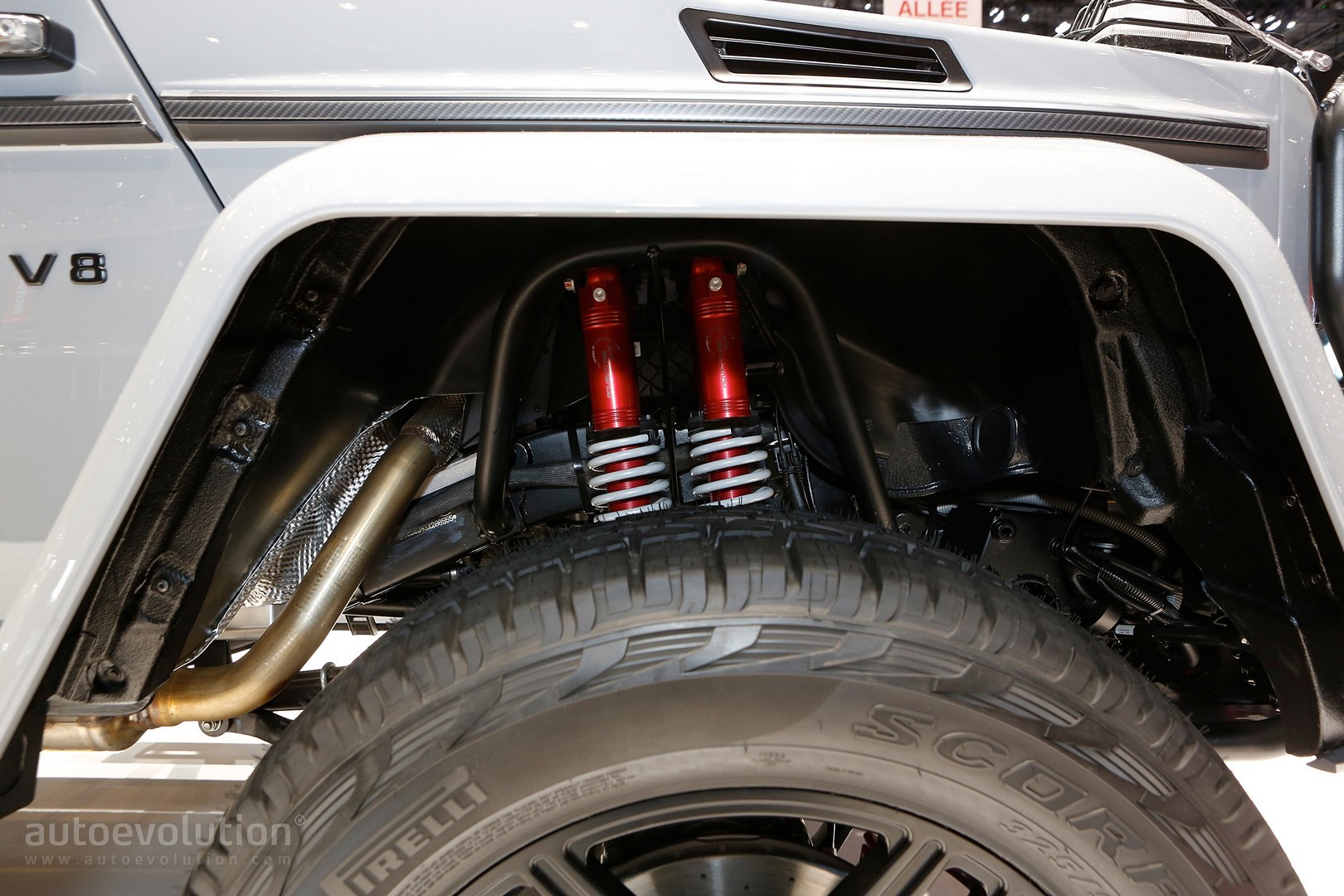 Brabus G500 4x4 Has Red Engine and Smurf Skin Interior - autoevolution