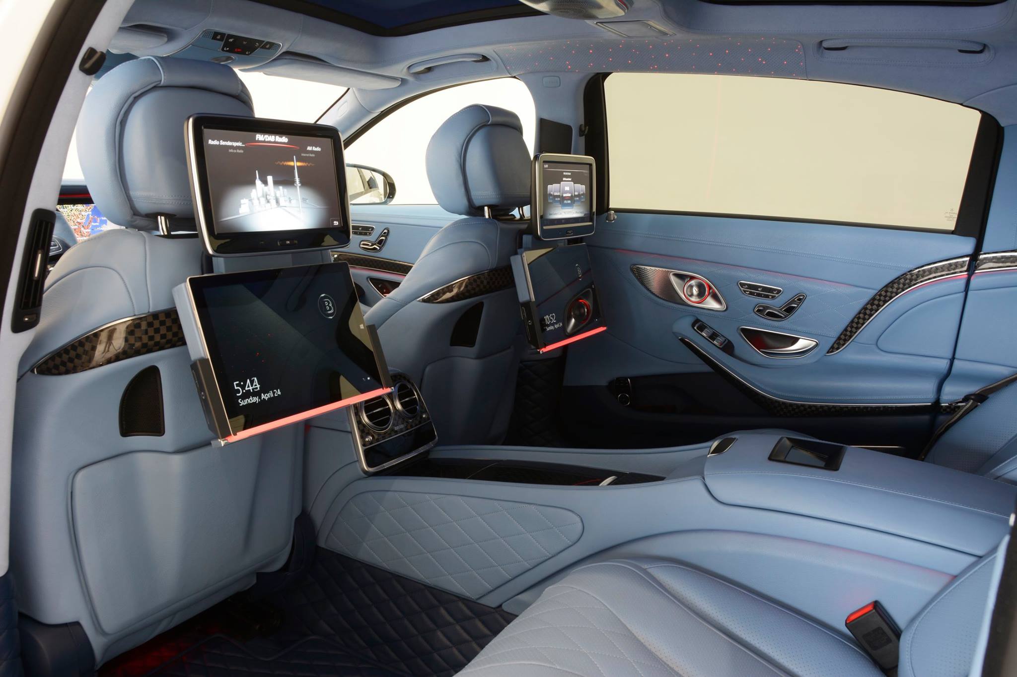 Maybach S600 Turns Into Brabus Rocket 900 With Blue Leather