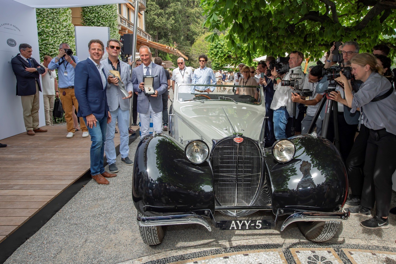 Bugatti 57 S Is the Impressive Winner of the Concorso d'Eleganza Villa ...