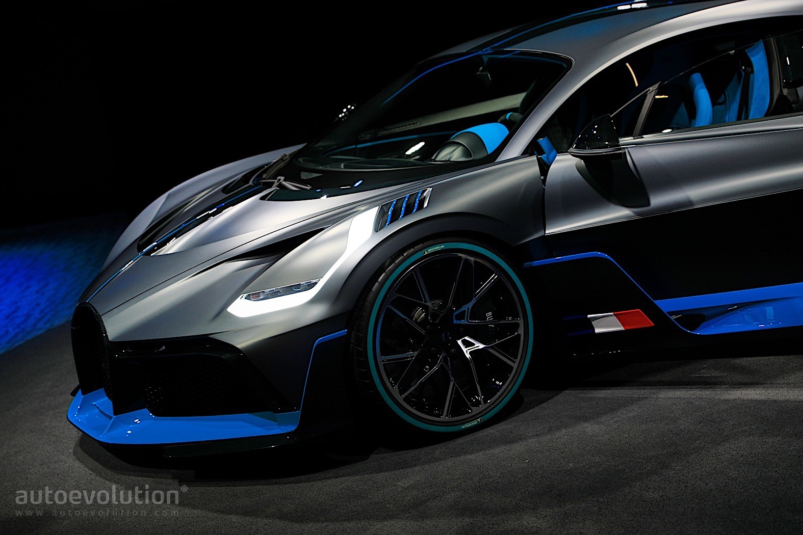 Bugatti Divo Cuts No Corners at The Paris Motor Show ...