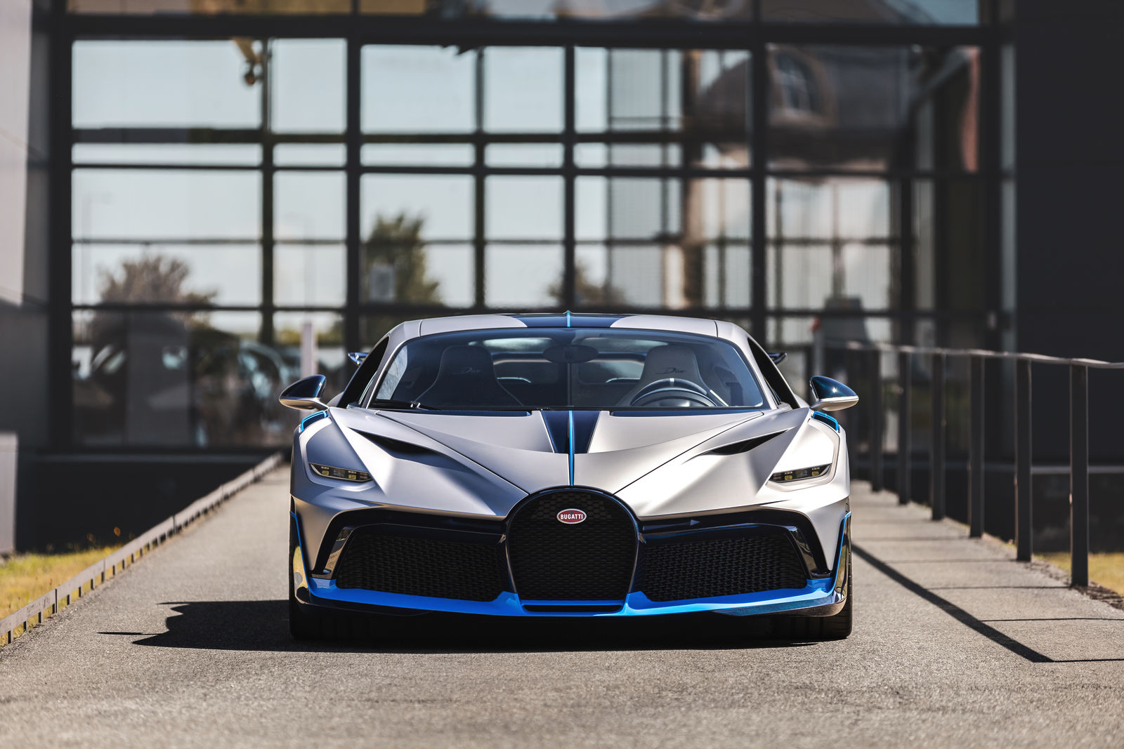 Bugatti Divo Hypercar Lands Stateside Heres The First Unit For The Us Market Autoevolution 5264