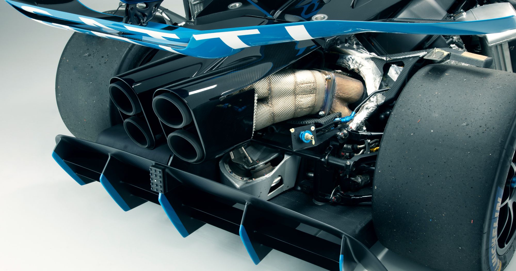 Bugatti Exhaust Trim Cover Is 3D-Printed From Titanium - autoevolution